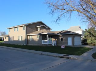123 W Grand St, Hinton, IA 51024