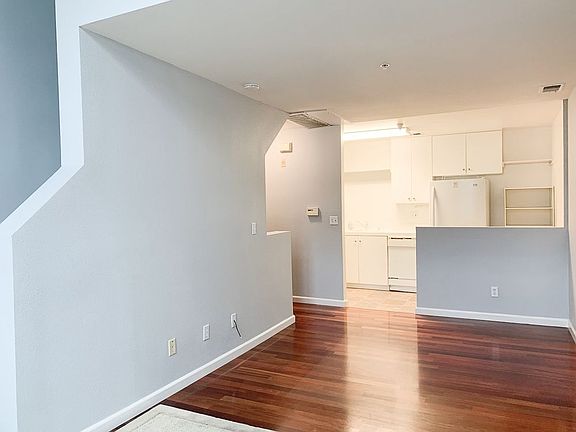 5th image of 346 Dunsmuir Ter Unit 3