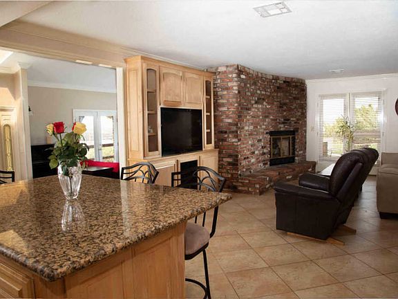 5th image of 836 Hacienda Dr