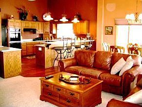 Livingroom to Kitchen