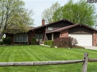 4106 Laurell Ln, North Olmsted, OH 44070
