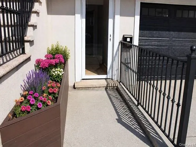 3157 Waterbury Ave #1 — Photo 2