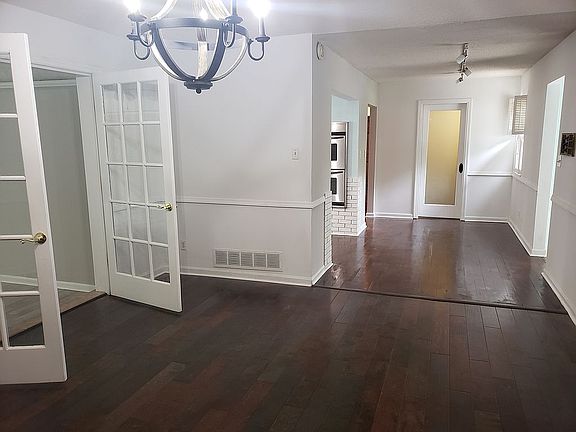 3rd image of 10566 Williamsburg Dr