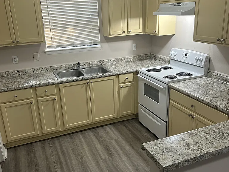 104C Village Ln — Photo 9