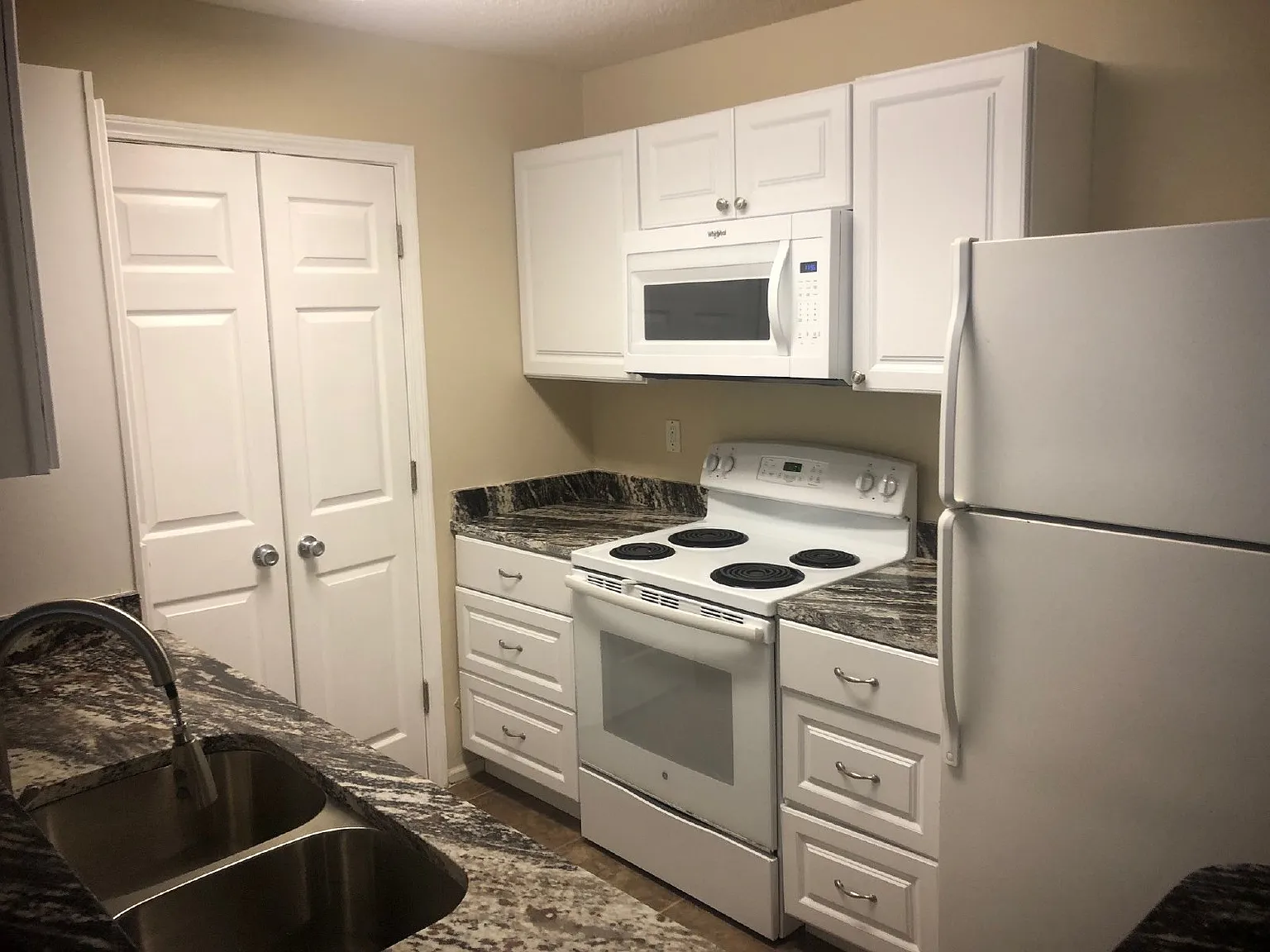 2 bed, 1.0 bath, 867 sqft, $1,495 — Photo 4