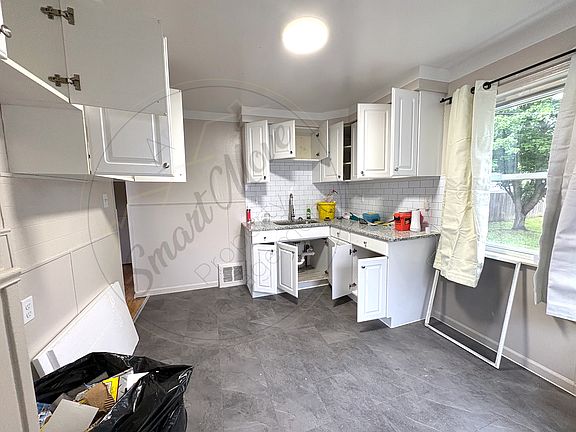 2nd image of 25871 Oakland St