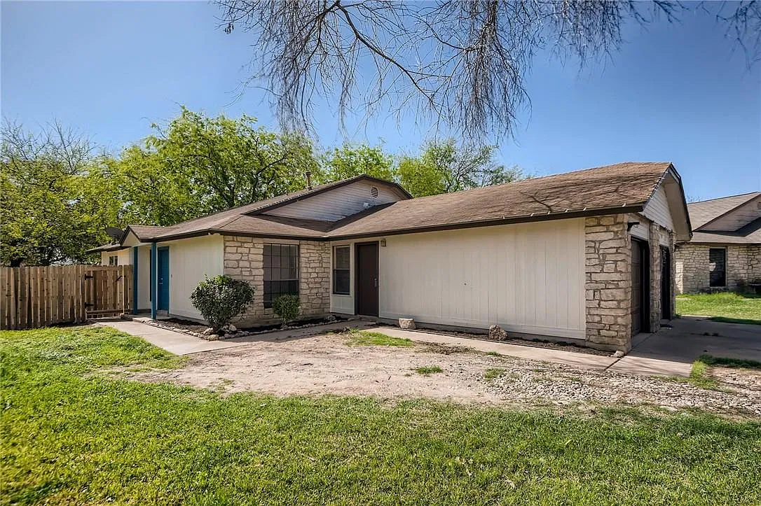 3 bed, 2.0 bath, 957 sqft, $1,295 — Photo 1