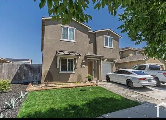 5 bed, 1919 sqft, $2,300 — Photo 2