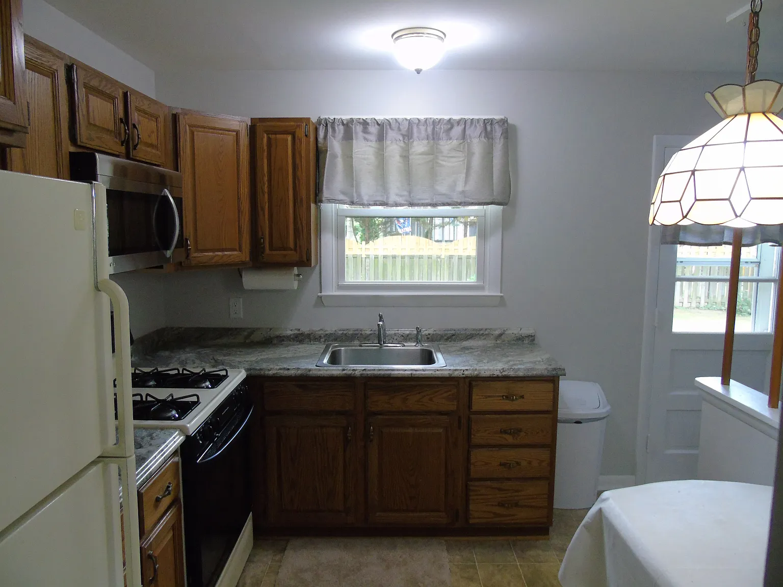 Available Now - 3 Br 1 Bath - Large Fence Yard - Walk To Sp Middle School- Severna Park Schools -... — Photo 2
