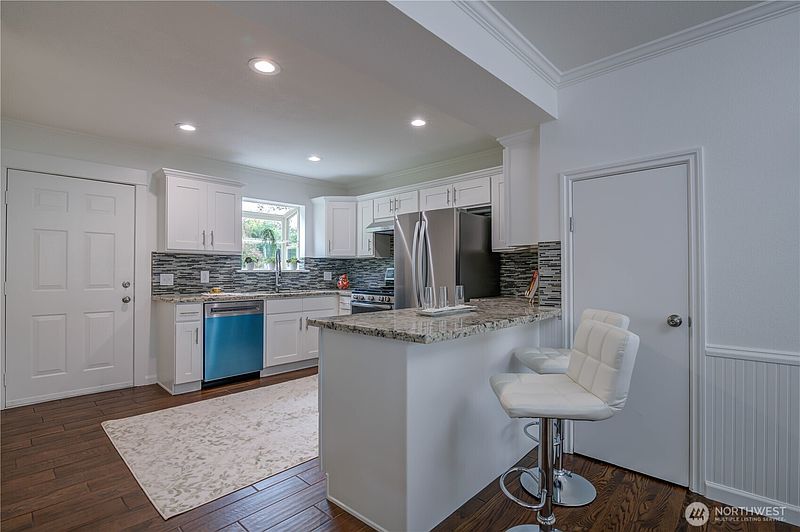 4th image of 8630 44th Avenue S