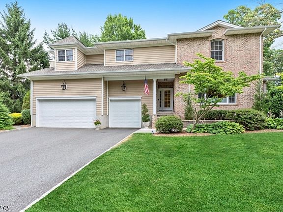 3rd image of 25 Candlewood Dr