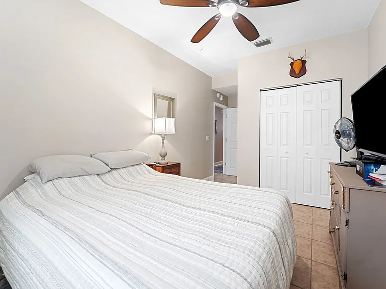 701 Mirror Lake Dr N #120 — Photo 9
