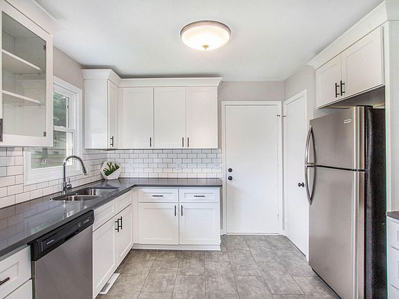 5th image of 4616 Bluegrass Dr SE