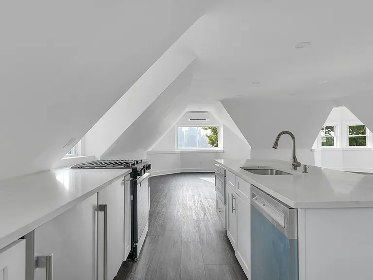 18 Hamilton Ave #3 — Photo 2