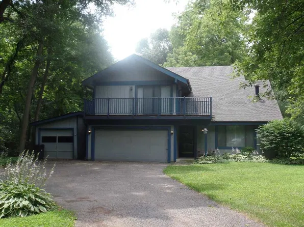 5079 Walnut Grove Dr, Poplar Grove, IL 61065
