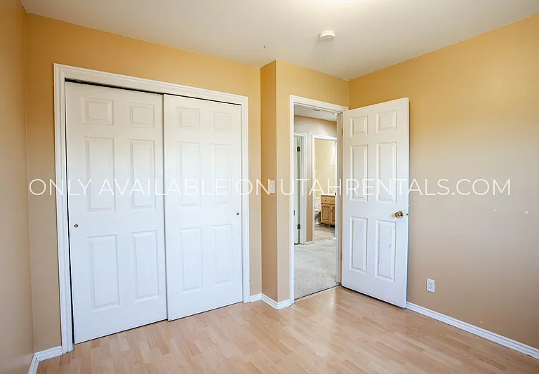 1120 S 850 E — Photo 10