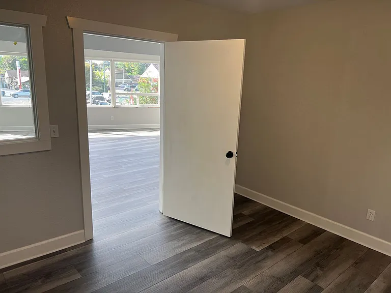 2111 State Ave NE — Photo 12