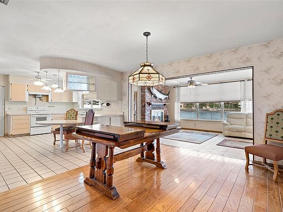 5th image of 2148 Dolphin Blvd S