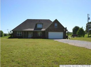 2970 Veazey Rd, Senatobia, MS 38668