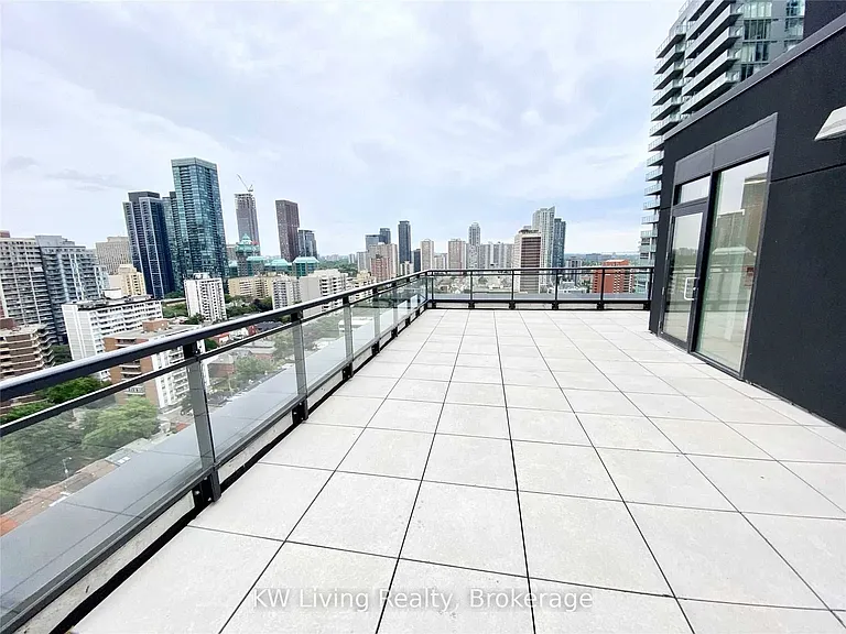 17 Dundonald St #406 — Photo 6