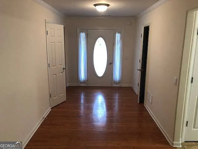 225 Lexington Cir — Photo 5