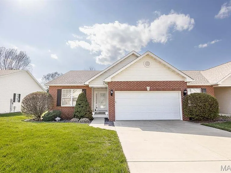 3245 Jared Dr — Photo 1