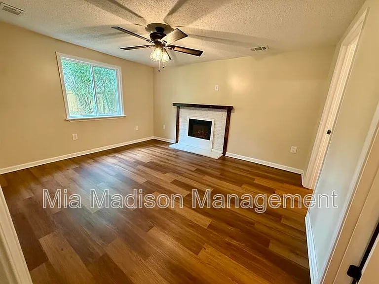 2233 E Derenne Ave — Photo 26
