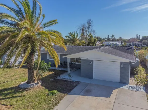 3942 Sunray Dr, Holiday, FL 34691