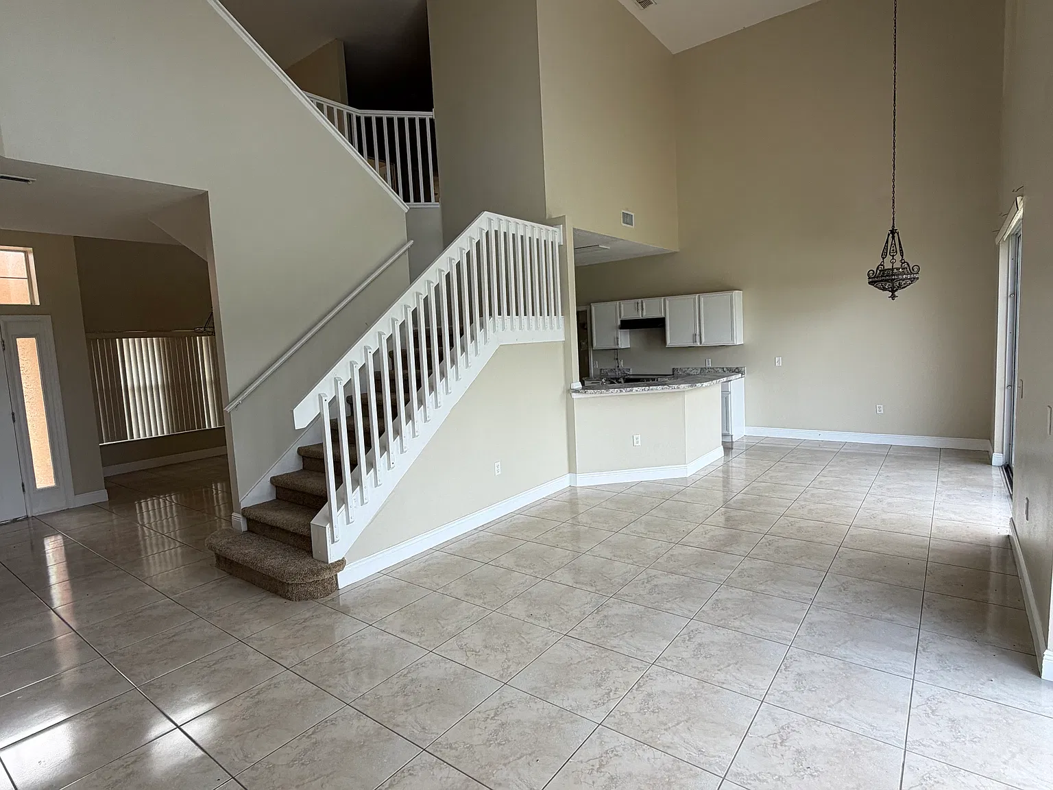 5 bed, 2530 sqft, $2,000 — Photo 3