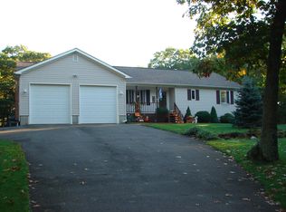 1850 Osborn Ave, Riverhead, NY 11901