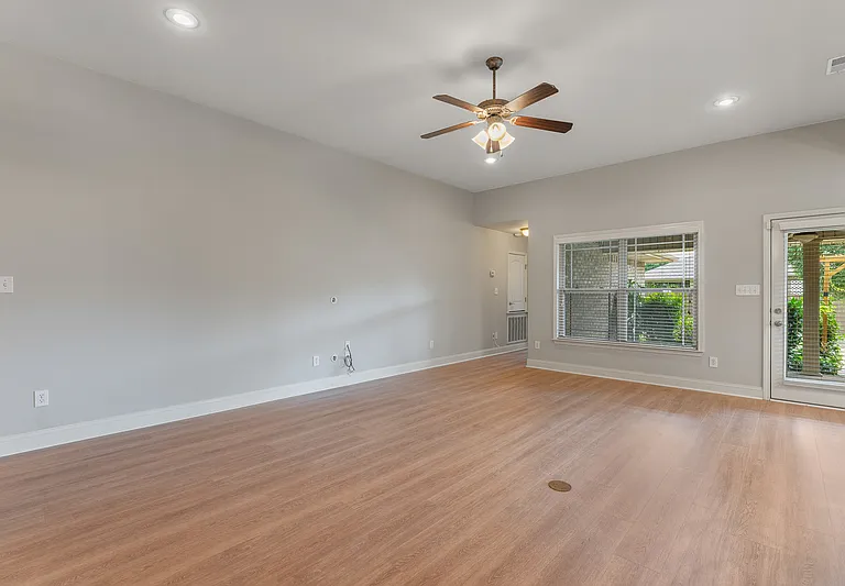 323 Harbor Glen Dr SW — Photo 6