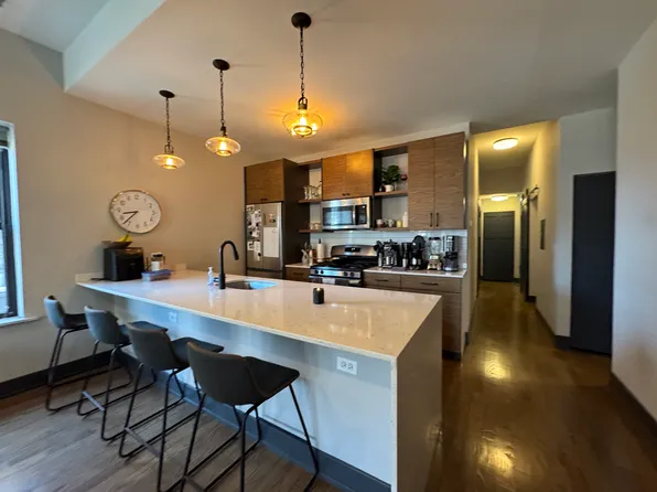 915 W Addison St APT 3, Chicago, IL 60613