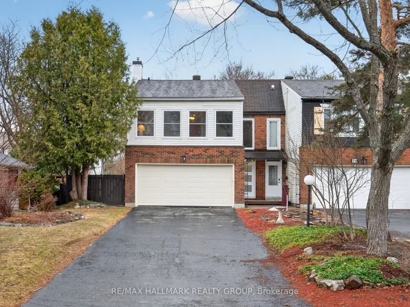 24 Hobart Cres, Ottawa, ON K2H 5S4