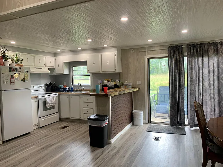 18 Oak Dr — Photo 2