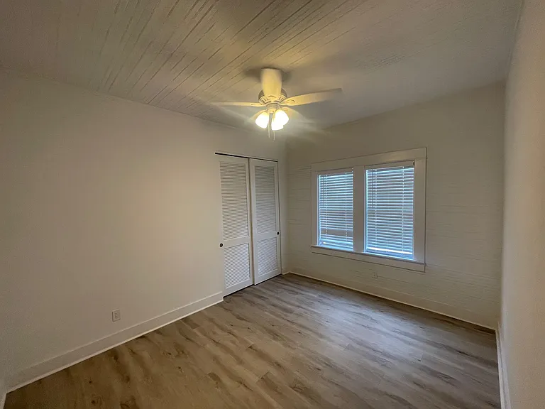 2511 W Beach St — Photo 13