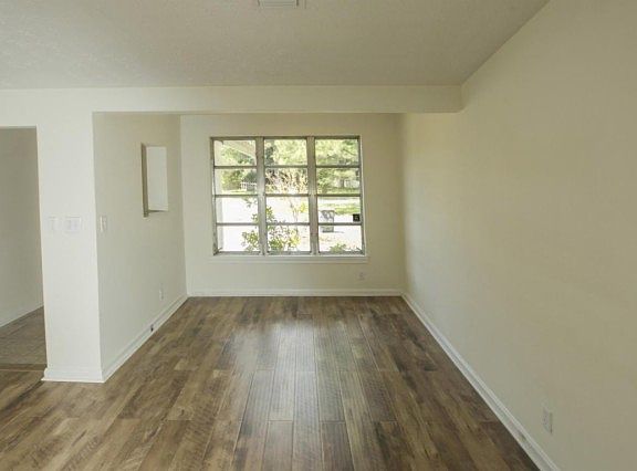 4th image of 2891 Seville Ct