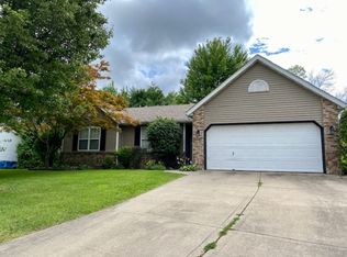 812 Woodland Dr, Maryville, IL 62062