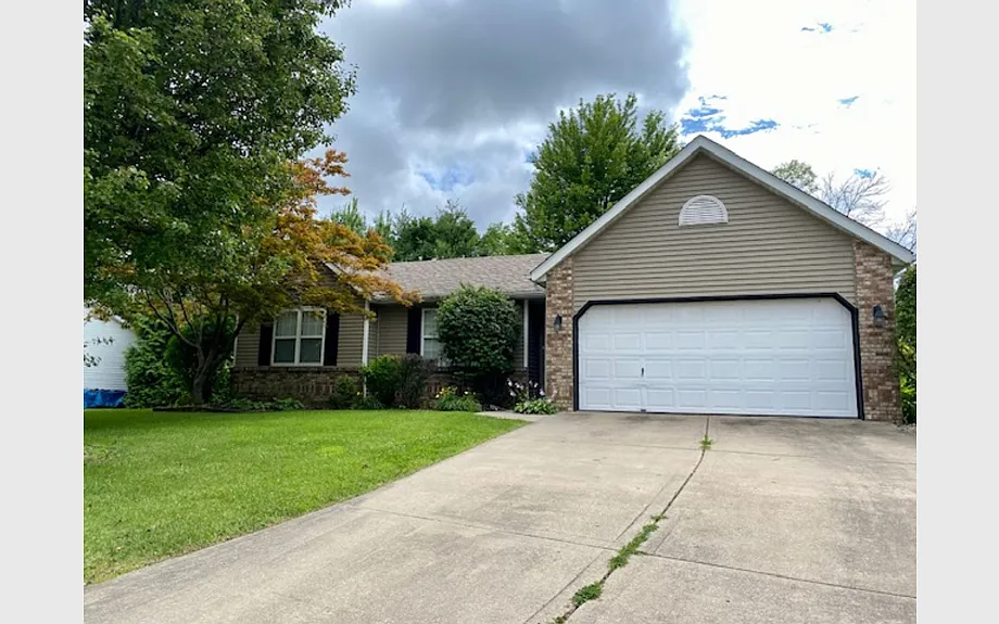 812 Woodland Dr photo 1