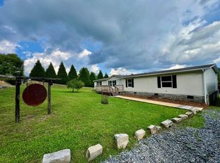 375 Tolliver St, Ghent, WV 25843