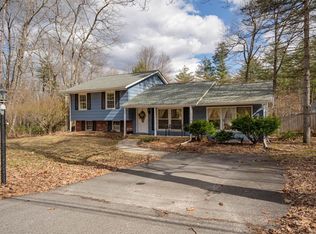 75 Hall Rd, Londonderry, NH 03053