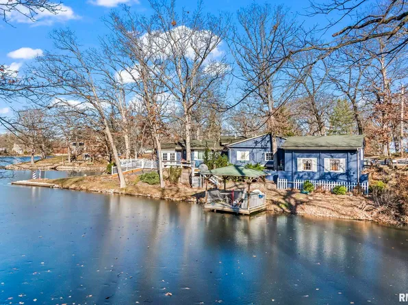 16909 Forest Ln, Carlinville, IL 62626