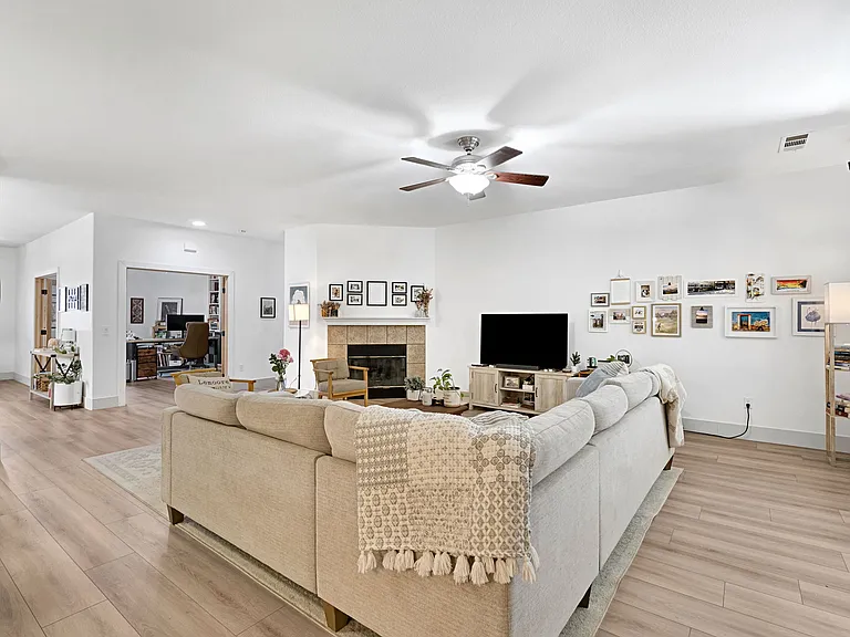 5921 W Babcock Ave — Photo 7