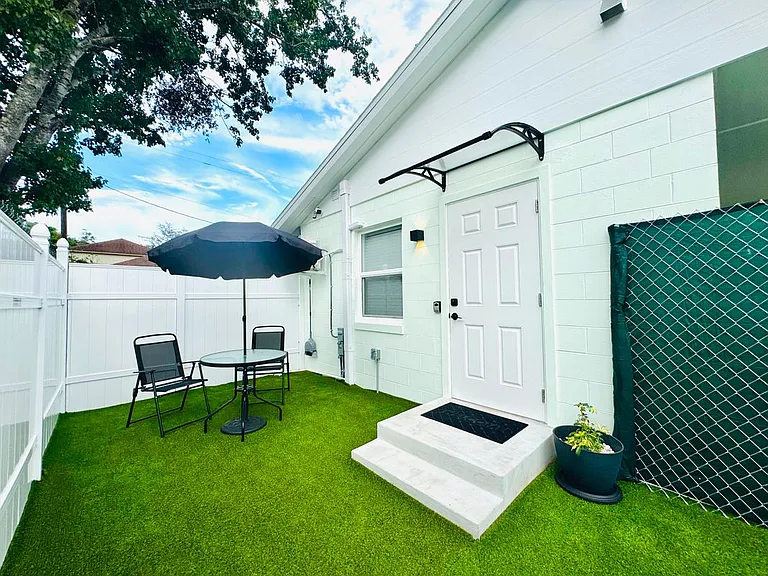 337 Adrienne Dr — Photo 5