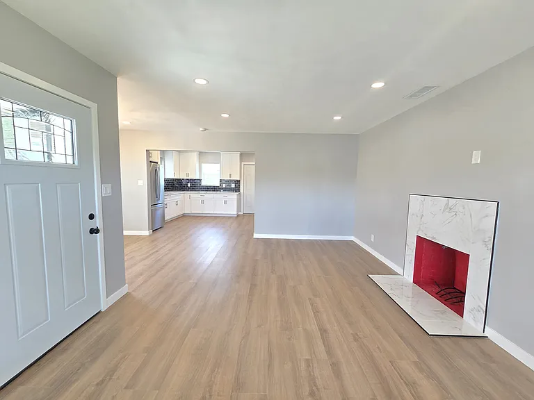 6327 California Ave — Photo 10