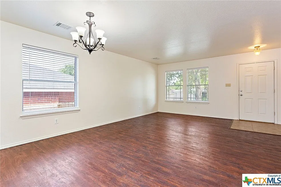 3 bed, 1616 sqft, $1,950 — Photo 3
