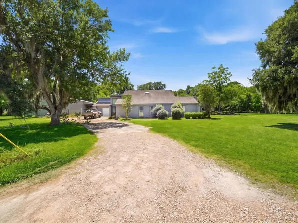 151 Tweedy Ln, Sweeny, TX 77480