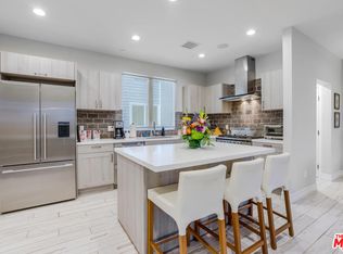 11945 Riverside Dr, Valley Village, CA 91607