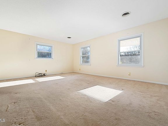 5th image of 1401 Woodmont Dr
