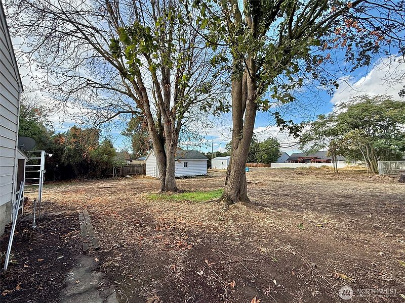 3rd image of 40 NW B Street
