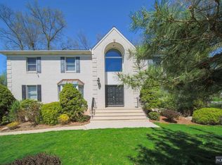 11 Jason Woods Rd, Closter, NJ 07624